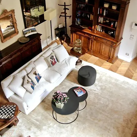 Hidden Gem With Private Gardin - Spacious 2br Apartman *